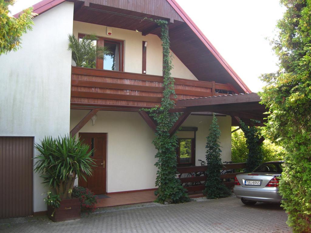 Pokoje Goscinne Pod Palmami Busko Zdroj Exterior photo