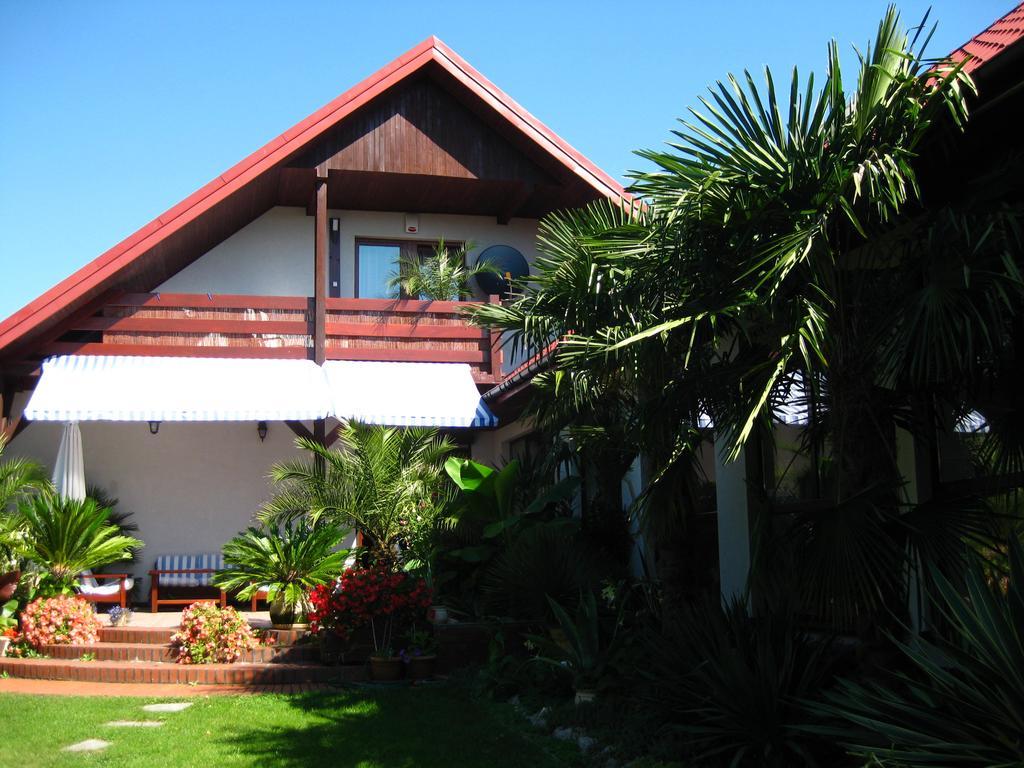 Pokoje Goscinne Pod Palmami Busko Zdroj Exterior photo